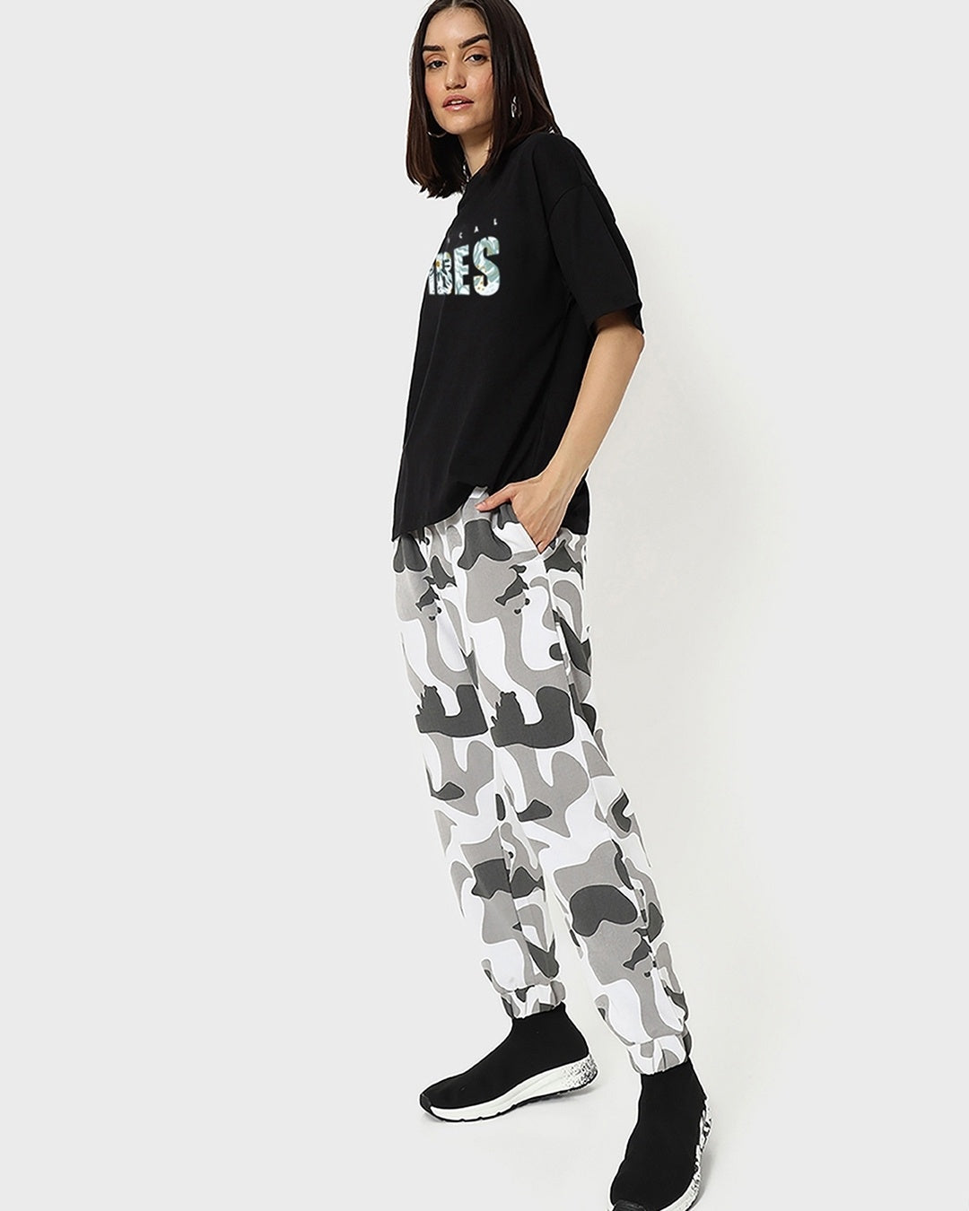 Women's Black Tropical Vibes Typography T-shirt